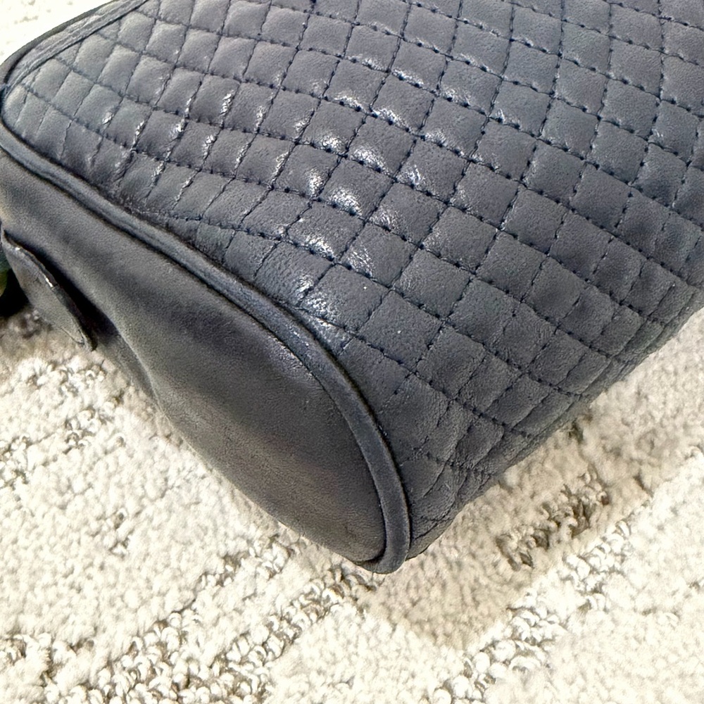 Bally Navy Quilted Leather Shoulder Bag With Gold Chain Strap- Like New! - Picture 11 of 11